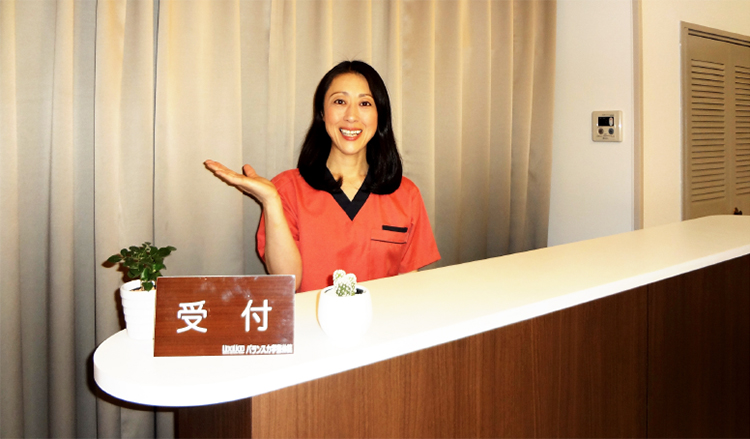 受付でスタッフがご案内します