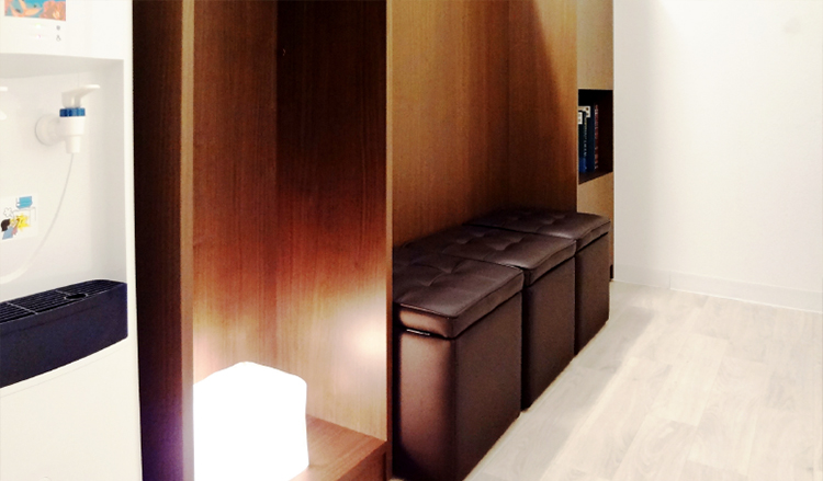 明るく開放的な施術スペース